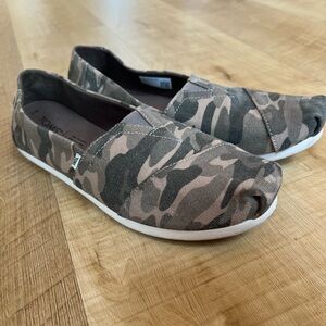 TOMS Brown and Green Camouflage Slip-Ons